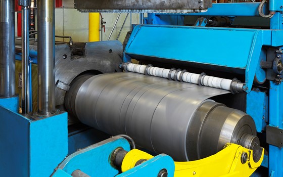 Slidsning af båndstål